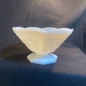 Vintage Anchor Hocking White Milk Glass Pedestal Fruit Bowl Grapes & Leaves